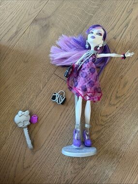 Monster High Doll Spectra Vondergeist Dot Dead Gorgeous Purse Brush Earrings